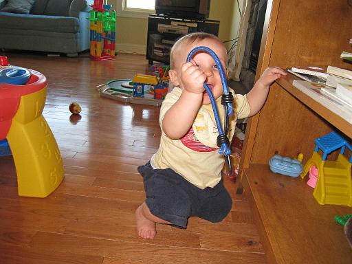 2008-04-23.toy.bungee_cord.3.ronan-snyder.fav.richmond.ky.us 