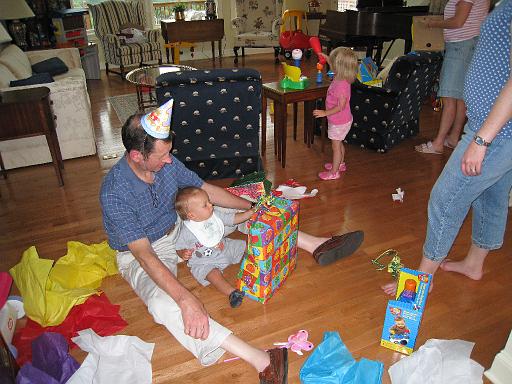 2008-07-03.ronan.1yr_birthday.42.wendy-seren-ronan-snyder.richmond.ky.us 