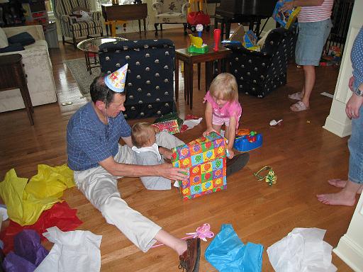 2008-07-03.ronan.1yr_birthday.43.wendy-seren-ronan-snyder.fav.richmond.ky.us 