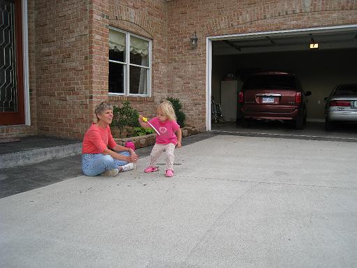 2008-06-30.playing.bubbles.06.seren-sandy-snyder.richmond.ky.us 