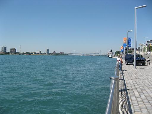 2007-07-07.river.panorama.1e.detroit_river_walk.mi.us 