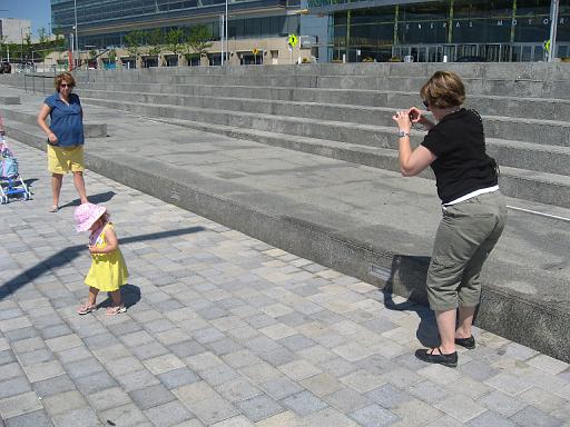 2007-07-07.nessa-seren-snyder-nancy-gibson.1.detroit_river_walk.mi.us 