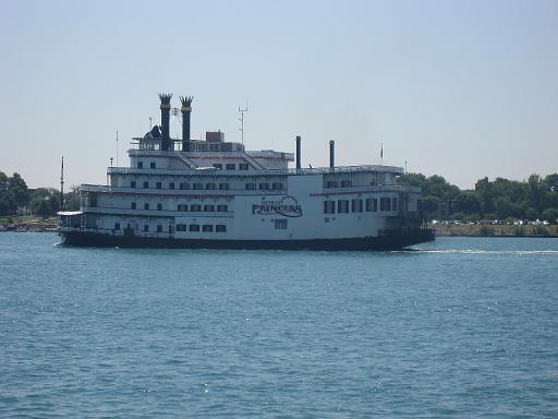 2007-07-07.river_boat.detroit_princess.2.detroit_river_walk.mi.us 