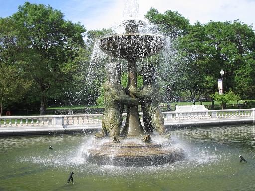 2006-06-02.1.fountain.3.detroit_zoo.mi.us 