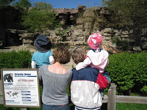 2008-05-09.portrait.002.angie-sienna-sandy-seren-snyder.detroit_zoo.mi.us 