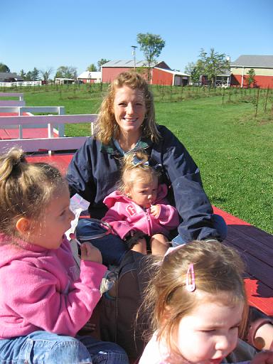 2007-10-09.farm.hay_ride.13.andrea-alex.plymouth.mi.us 