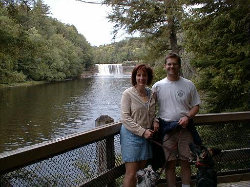 2003-09-00.upper_falls.kevin-nessa-snyder.tahquamenon_falls.mi.us 