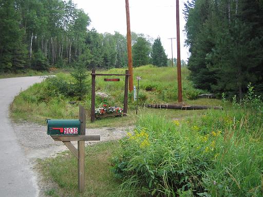 2005-08-18.signs.raps_road.3a.driveway.entrance.lake_cabin.cook.mn.us 