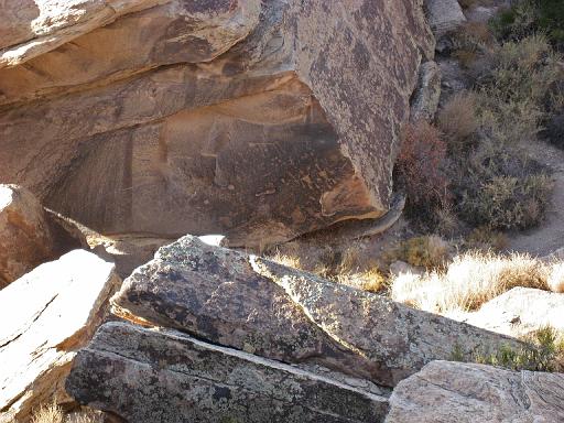 2007-11-18.petroglyphs.newspaper_rock.petrified_forest.01.holbrook.az.us 