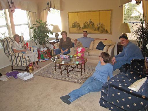 2007-11-22.opening_presents.03.seren-snyder.christmas.las_vegas.nv.us 
