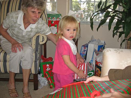 2007-11-22.opening_presents.14.seren-snyder.christmas.las_vegas.nv.us 