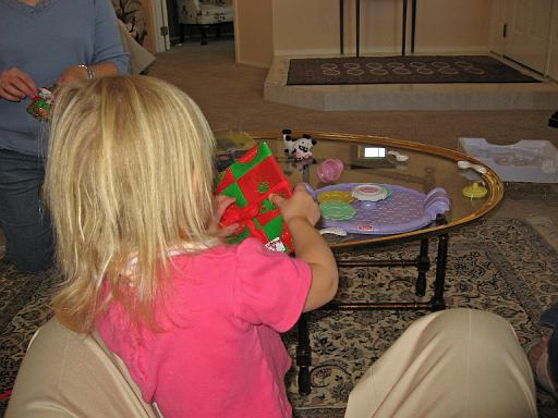 2007-11-22.opening_presents.19.seren-snyder.christmas.las_vegas.nv.us 