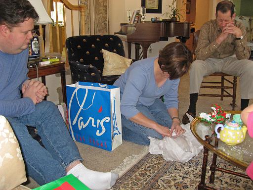 2007-11-22.opening_presents.25.seren-snyder.christmas.las_vegas.nv.us 