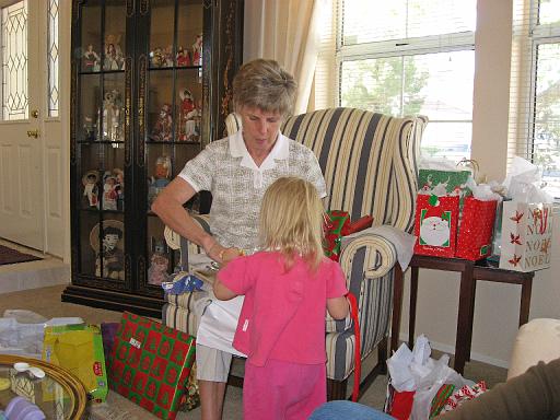 2007-11-22.opening_presents.28.seren-snyder.christmas.las_vegas.nv.us 