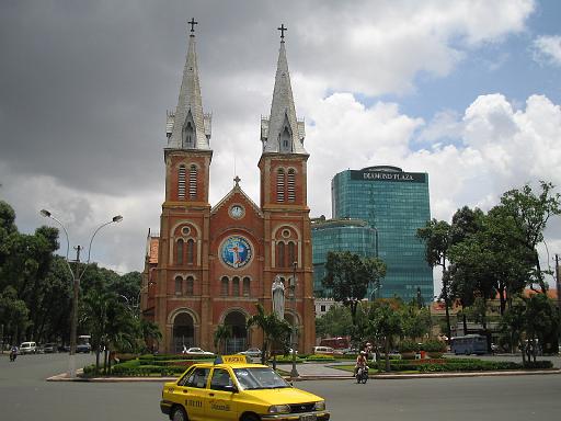 2004-07-02.notre_dame_cathedral.2.fav.saigon.ho_chi_minh.vn 