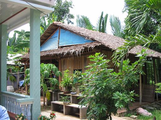 2004-07-05.mekong_delta.farm.house.old.my_tho.vn 