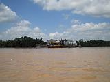 2004-07-05.mekong_delta.loading_ice.my_tho.vn.jpg