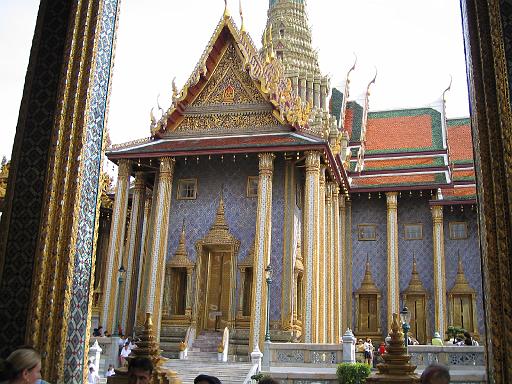 2004-07-09.grand_palace.temple.emerald_budda.5.fav.bangkok.th 