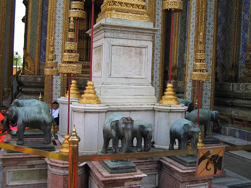 2004-07-09.grand_palace.temple.emerald_budda.8a.bangkok.th 