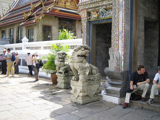 2004-07-09.grand_palace.guards.bangkok.th 