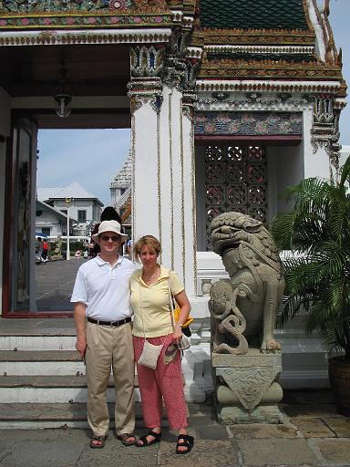2004-07-09.grand_palace.guards.kevin-nessa-snyder.fav.bangkok.th 
