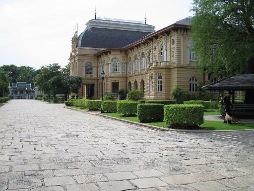 2004-07-09.grand_palace.modern.1.fav.bangkok.th 