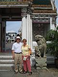 2004-07-09.grand_palace.guards.kevin-nessa-snyder.fav.bangkok.th.jpg