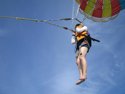 2004-07-10.parasailing.michelle.landing.2.fav.pattaya.th 
