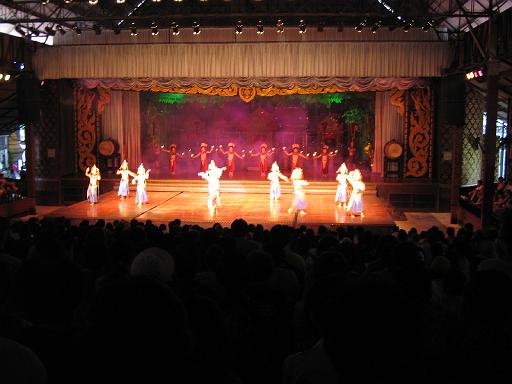 2004-07-10.tropical_gardens.cultural_show.1b.nong_nooch.th 