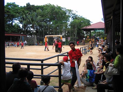 2004-07-10.tropical_gardens.elephant_show.7.fav.nong_nooch.th 