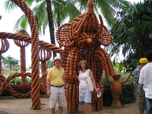 2004-07-10.tropical_gardens.pottery_figures.kevin-nessa-snyder.fav.nong_nooch.th 