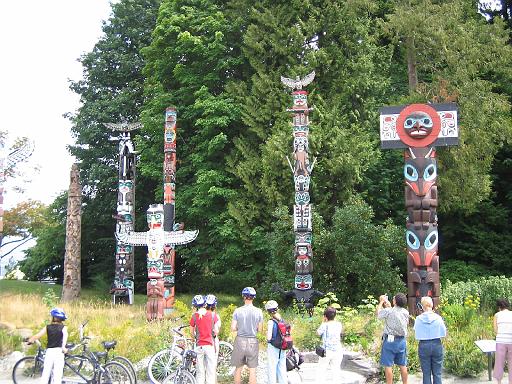 2004-07-13.stanley_park.totem_pole.1.fav.vancouver.ca 